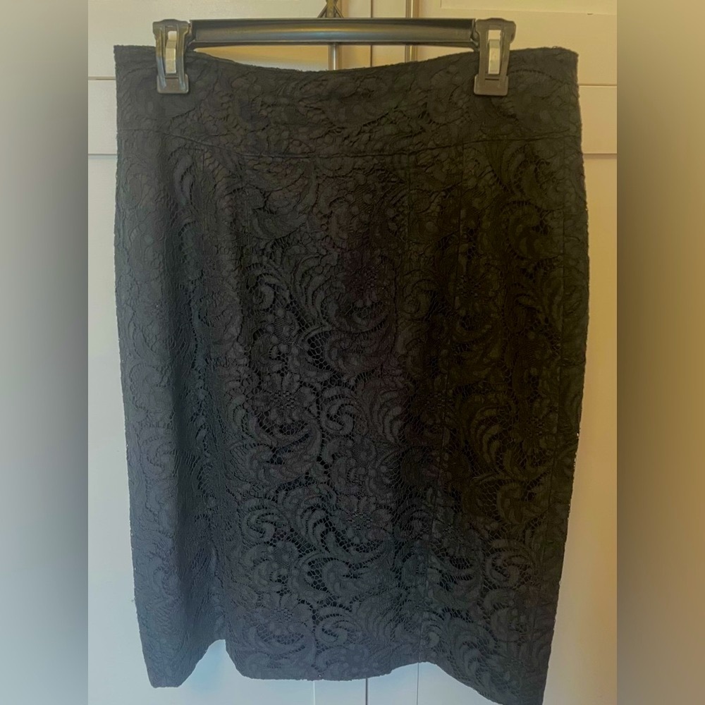 Burberry pencil skirt, English lace. Black, 8US